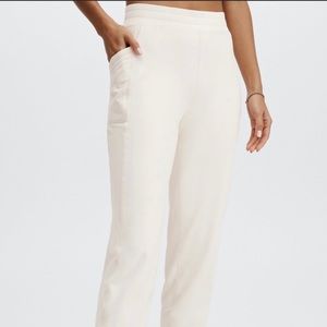 ThermaFlex High-Waisted Pocket Jogger in Oats